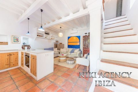 Townhouse in the centre of Ibiza in Dalt Vila Townhouse in the centre of Ibiza in Dalt Vila with all restaurants and shops nearby. The house has a constructed area of 142 m² spread over 3 floors + basement. On the ground floor there is a small courty...
