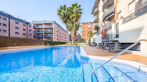 Appartement (42 m2) gelegen in Lloret de Mar, in de omgeving van Fenals, op 300 m van het strand en 400 m van het centrum van de stad, in een complex met zwembad en tuin. In het noordoosten van het Iberisch schiereiland, een meest perfecte mix van kl...