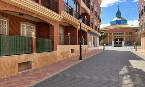 Central ground floor apartment in San Pedro del Pinatar, close to all kinds of local services and about 3 km from the beaches The house has 2 bedrooms, 1 bathroom, living room, separate kitchen, terrace, access to community pool, garage and storage r...