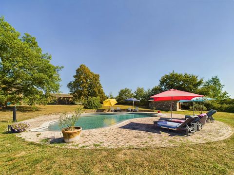 This charmingly restored 5 bedroom, 4 bathroom home is located in a quiet hamlet with wonderful countryside views, 1.2 ha of land, heated pool and immense barn. With the L-shaped house and superb barn (375 m² over two levels) an intimate internal cou...