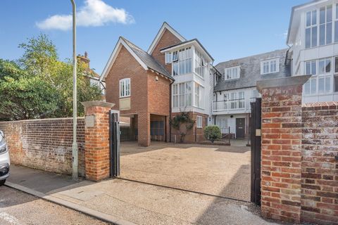 Nestled within the desirable coastal town of Whitstable, this property is part of the gated development 'Saltway Court' built in 2002. This exceptional apartment, spans three levels, with living space over the first & second floors. With allocated pa...