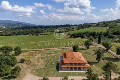 This villa in Arezzo is a property with great potential. It is conveniently located near all amenities. The main villa is spread over two floors and is surrounded by a large portico on the ground floor and a loggia on the upper floor, adding a covere...