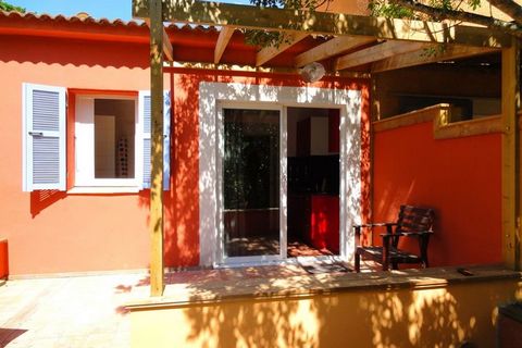 This small-scale park on the Costa Verde has about twenty beautiful holiday homes, which were completely renovated in 2016. The kitchen and the entire bathroom have been completely renovated. The cottage is tastefully decorated and has a pleasant, co...