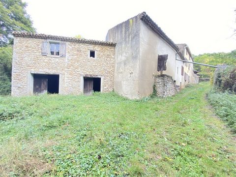 Old stone farm surrounded by nature just 20 minutes from Limoux, 118m2, formerly inhabited, 400 m2 of outbuildings (attics and barns), all on land made up of fields and woods. work to be planned in order to make the premises habitable. Building conne...