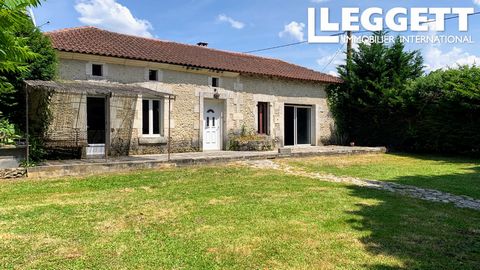 A24784SHH16 - 2 Stone detached houses on a plot of land, 14440m², near to Brossac. Requiring some updating but with huge potential and priced accordingly. Ideal as a family home with Granny annex or gîte. Plenty of room for a swimming pool. Informati...