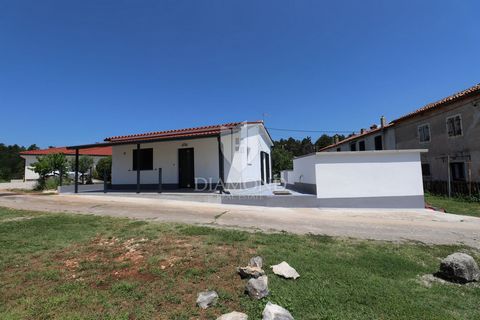 Location: Istarska županija, Labin, Labin. A charming one-story house for sale in the quiet surroundings of Labin, perfect for those looking for peace and comfort. This house of 36 m2 is located on a spacious garden of 1080 m2, ideal for enjoying nat...