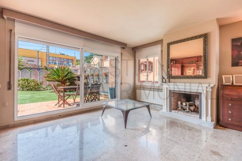 With excellent solar orientation, you will have sun from morning to night, in a very quiet and quiet area, well connected and with a bus stop 50 meters away. You will be captivated by the views from the living room to the terrace of almost 50 m2, it ...