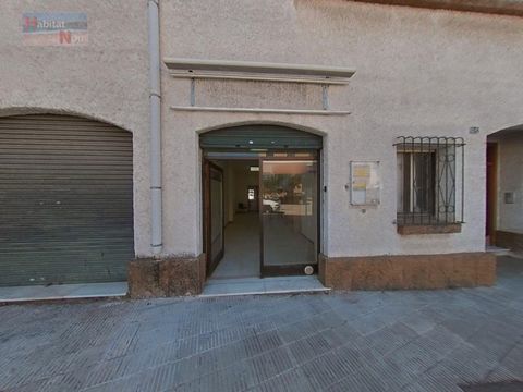 Discover the ideal space to set up the business of your dreams in an unbeatable location! Characteristics of the Premises: Strategic location: Located at the entrance to Bellvei, with great visibility and easy access. Space of 33 m² useful: Perfect t...