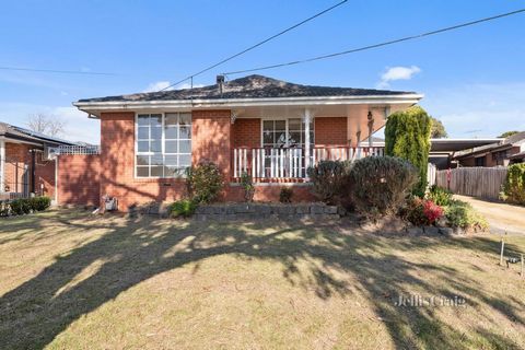 Nestled on an expansive 865m2 block, this appealing north facing family home offers generous space, immediate comfort, and ample scope to further modernise or develop (STCA) with a second to none location that’s a flat and easy stroll to Chirnside Pa...