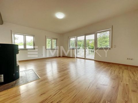 This exclusive 4-bedroom apartment offers a luxurious living experience on 130 m². The spacious living area is flooded with light and offers direct access to the terrace and private garden, ideal for families and nature lovers. The apartment has a st...