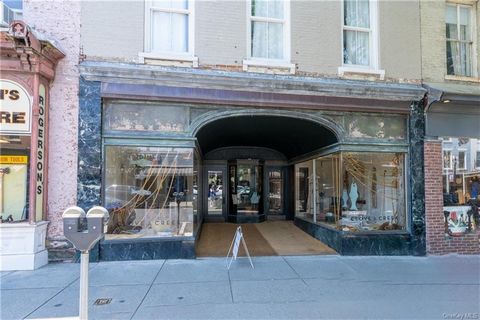 Discover one of the most stunning buildings on the prime 600 block of Warren Street in Hudson, NY. This exquisite Art Deco property features an elegant storefront with an Arcadian entrance and large display windows, offering exceptional visibility an...