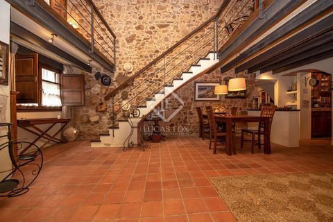 Lucas Fox presents Villa Maribel, a 279 m² house with three bedrooms and three bathrooms, distributed over three floors, with a rustic style with stone walls and wooden beams. We enter the house through a entrance hall and then access a spacious livi...