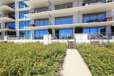 O refúgio dos seus sonhos com vista para a zona ainda selvagem da Praia Grande e da baía dos Salgados. Descubra o Bayline, um dos melhores empreendimentos do Algarve, com apartamentos de luxo localizados na deslumbrante zona da Lagoa dos Salgados e d...