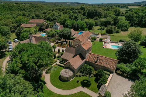 EXCLUSIVE TO BEAUX VILLAGES! Situated close to the Causses du Quercy regional nature park, this magnificent stone property has been tastefully restored to bring out its charm and authenticity. All the buildings are set in more than 1.6 hectares of la...