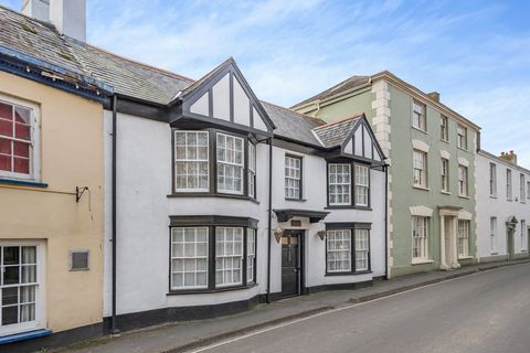 Living in a home such as the House of Black & White means taking on custodianship of one of the iconic properties in this Market Town, which itself started life back in the iron age and Toriton as it was known is mentioned in the 1086 Domesday surv...