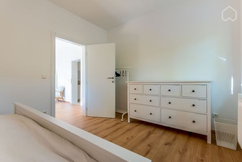 Die moderne Drei-Zimmer-Wohnung (82 m2) befindet sich im Herzen des beliebten Mannheimer Stadtteils Lindenhof. Die gesamte Wohnung ist bis Oktober 2022 frisch renoviert. Es ist mir wichtig, dass sich jeder hier wohl und willkommen fühlt. Deshalb habe...