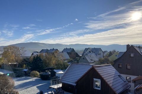 Licht, ruim en gezinsvriendelijk maisonnette-appartement op 120 vierkante meter met voldoende ruimte voor maximaal vijf personen en twee kleine kinderen.