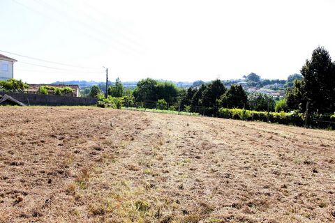 Opportunité d’investissement unique à Penafiel ! Découvrez le potentiel de ce terrain privilégié situé à Rua de Novelhe, Nº49, à Penafiel. D’une superficie généreuse de 1780m², ce terrain offre l’espace idéal pour l’aménagement de votre projet de con...