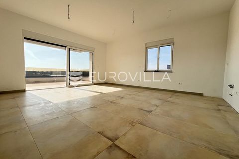 Istria, in a town near Banjola, in a residential location, this high-quality and bright apartment with a beautiful view of the sea is located. The apartment is located on the second floor of a residential building with only eight apartments, the area...