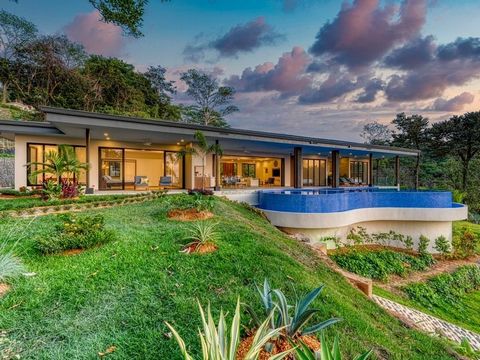 Entfliehen Sie dem Luxus in diesem atemberaubenden Haus mit 3 Schlafzimmern und Walschwanzblick in der prestigeträchtigen Dulce Pacifico-Anlage in Uvita, Costa Rica. Die Dulce Pacifico Community ist ideal für umweltbewusste Menschen, die Öko-Abenteue...