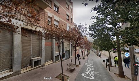 Attention investors! ~We are pleased to present an investment opportunity in the real estate market in Barcelona. This is a beautiful 60 m2 flat located in Andromeda street, in the neighbourhood of Verdum, which is a very quiet and safe residential a...