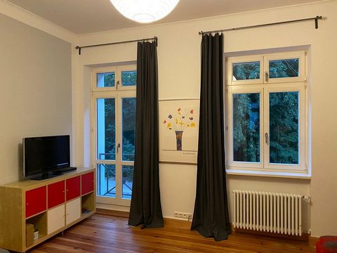 This furnished apartment captivates by its brightness, typical old building flair, natural location at the Griebnitzsee and practical interior design. Here you have a nice room to feel comfortable in. A fully equipped fitted kitchen, bathroom with wi...