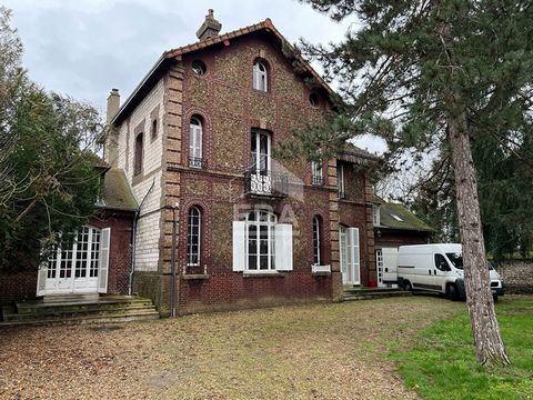 A VENDRE - MAISON DE MAITRE - SAINT ETIENNE DU ROUVRAY ERA vieux marché vous présente ce lieu de prestige, en partie rénové au fil des années qui offre un style de vie et un standing raffiné pour les amateurs de tranquillité et d'élégance. Avec ses 1...