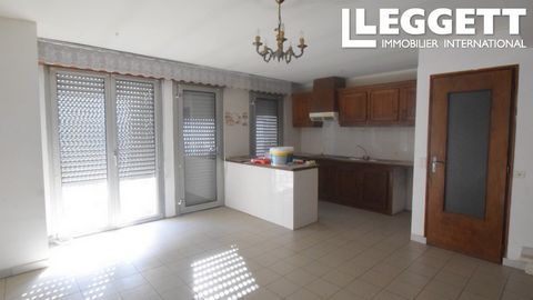 A31876CMC31 - Una propiedad de 4 dormitorios que necesita parcialmente una renovación con potencial de negocio. * Tienda con casa de familia o un apartamento para alquilar * Propiedad de alquiler con diferentes opciones * El apartamento más la planta...