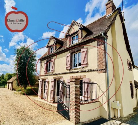 Situé dans un hameau paisible du Perche, à seulement 10 mn de Verneuil-sur-Avre, venez découvrir cet ancien presbytère rénové. Parfaitement entretenue, au cœur d'une belle cour gravillonnée et joliment fleurie, cette maison de caractère, édifiée sur ...