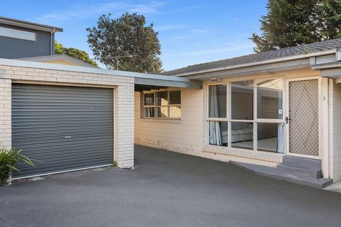 Expressions of Interest Close Monday 30 September 5:00pm Positioned in a prized beachside location, within easy walking distance to Wilsons Road shops, Fisherman’s Beach and Main Street, this single-level two-bedroom Mornington unit will appeal with ...