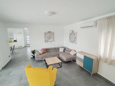 Location: Istarska županija, Pula, Centar. ISTRIA, PULA - Beautiful apartment with a pool not far from Pula! Just a few minutes from the center of Pula is this beautiful modern design storey house. Its total area is 172 m2, and it was built on a plot...