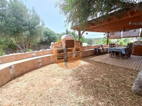 Discover the charm of this typical Algarve house, located in Laranjeiro, in Moncarapacho. The property, with a plot of 3744m² fully fenced, offers security and privacy. The urban part has an area of 480m² and has a villa of 80m², which needs a comple...