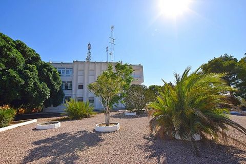 2-rumslägenhet med turistuthyrningslicens i Ciudad Quesada. Lägenhet med 2 sovrum med turistlicens i Ciudad Quesada. Detta hus på bottenvåningen har fantastisk utsikt över det omgivande området, inklusive havet. Den har ett vardagsrum/matsal med öppe...