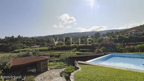 Schieferhaus in Ponte de Lima Anwesen in einem Bergdorf am Fuße der Serra D'Arga mit touristischem Potenzial für seine einzigartige Umgebung. Das Anwesen mit der Familienbezeichnung Casa do Caniço besteht aus einer Villa mit 4 Schlafzimmern, einem gr...