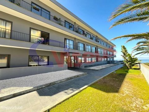 Apartamento T3 Penthouse, localizado na Primeira Linha, junto à praia em Canidelo, Vila Nova de Gaia. Inserido em Condomínio Fechado com piscina e com um sistema de vídeo vigilância em circuito fechado 24h, para sua segurança. Possibilidade de ser ve...