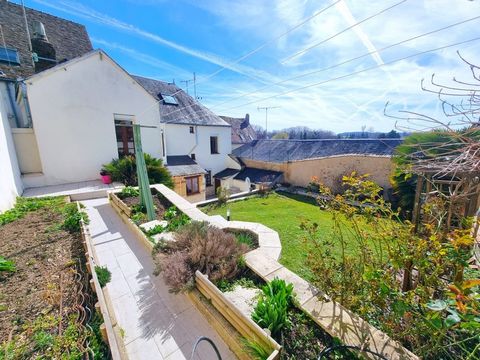 A mi-chemin entre Chartres et Rambouillet, dans la jolie commune de Gallardon facilement accessible par l'A10 et A11, coup de coeur assuré pour cette jolie maison familiale de 172 m2 toute en authenticité, alliant confort et charme de l'ancien. Vous ...