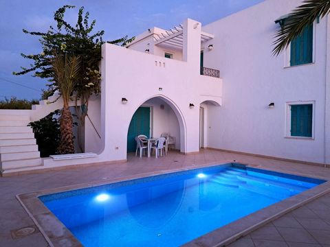 POOL VILLA, Träume nicht mehr, lebe es BLAUER TITEL - STADTGEBIET DER ANGEGEBENE PREIS IST INKLUSIVE AGENTURGEBÜHREN Der Charme von Djerba mit einem zeitgenössischen Touch, die perfekte Balance zwischen Tradition und Komfort, Ästhetik und Pragmatismu...