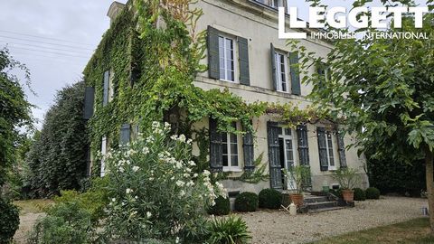 A32090SOC24 - Maison de Maître with timeless charm, recently renovated to a high standard by an architect. The property stands out for its peaceful setting, with no immediate neighbours, yet close to urban amenities. The renovation combines modernity...