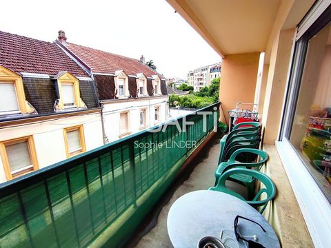 Situé dans le quartier de Metz Sablon, à 10 min à pied de la gare, cet appartement de 79 m² offre un cadre de vie agréable et dynamique. Il bénéficie d'une localisation idéale proche de toutes les commodités, commerces et transports en commun, Actuel...