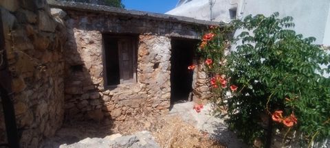 Agios Nikolaos, Kalo Chorio, Detached house For Sale, 60 sq.m., In Plot 67 sq.m., Property Status: Needs total renovation, Floor: Ground floor, Building Year: 1950, Energy Certificate: G, Features: Traditional house, Price: 16.000€. REMAX PLUS, Tel: ...