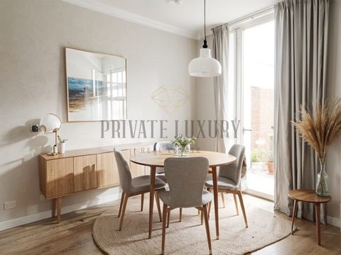 Come and meet this 1 bedroom apartment of 72m2 in the heart of Alfama, the most typical neighborhood of the Portuguese capital. In such a characteristic patio of this Lisbon neighborhood, the building was totally renovated 3 years ago, and is still i...