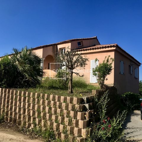 In PROPRIANO, a summer resort located between the two international airports of South Corsica, the COTI IMMOBILIER agency is pleased to offer for sale this pretty semi-detached house with views of the Gulf of Valinco. Built on two levels, the top of ...