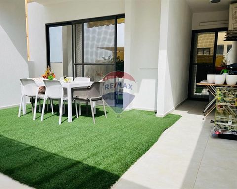 Xemxija Lovely maisonette set on Xemxija Heights in a lovely and well finished block of apartments. Upon entering this 200 sqm property one is welcomed in a bright and spacious hallway leading on to a spacious open plan living with a lovely functiona...