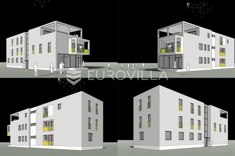 Velika Gorica, Kurilovec, sale of a building plot of 694 m² with an existing house on a busy location and a prepared construction project for 6 apartments. The plot is rectangular in shape and includes an older house with a courtyard building, which ...