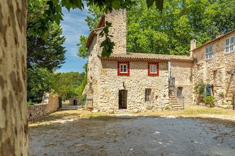 Exclusivité Daniel FEAU : A 10 minutes au Nord d'Aix en Provence, dans un environnement de campagne, au calme, propriété en pierre datant pour la partie la plus ancienne du XIIe, puis du XVIème et enfin du XVIIème siècle. Cette propriété de 1100m2 ha...