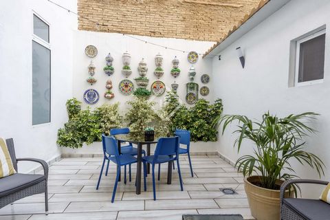 Lucas Fox presents this beautiful renovated apartment for rent near the Avenida del Puerto area of Valencia, in a quiet street with hardly any vehicle traffic. The property has been completely renovated recently. As soon as we enter, we are greeted b...