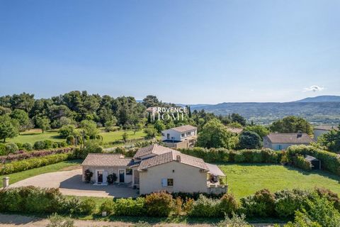 Provence Home, the real estate agency of the Luberon, is offering for sale, a charming property on approximately 2500sqm of wooded land, featuring a single-story house of about 167sqm, built in 2021 with high-quality materials. SURROUNDINGS OF THE HO...