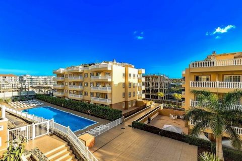 Nice and bright ground floor apartment in Palm Mar. It consists of 63m2 interior, distributed in 2 bedrooms with dressing room, 1 full bathroom, a large living room, equipped American kitchen, and storage/laundry room; in addition to a large terrace ...