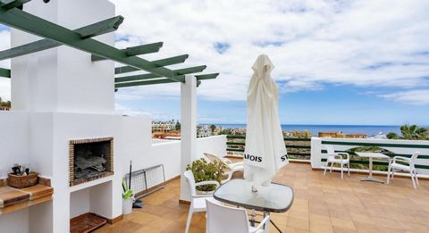 Wir bieten diese geräumige Wohnung im Atalaya Court-Komplex in Torviscas Alto zum Verkauf an. Es besteht aus 156 m2 (70 m2 Innenbereich + 86 m2 Terrasse) mit Panoramablick auf das Meer und die Kanarischen Inseln La Gomera, El Hierro und La Palma. Das...