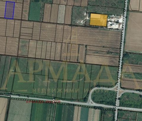 /OFERTA-1259/ Le ofrecemos una parcela de tierra/terreno agrícola situado en la parte occidental de la carretera de circunvalación de Plovdiv (junto a la salida a Peshtera) y Proslav. La propiedad consta de 4999 m2, por ella pasa un camino y se encue...